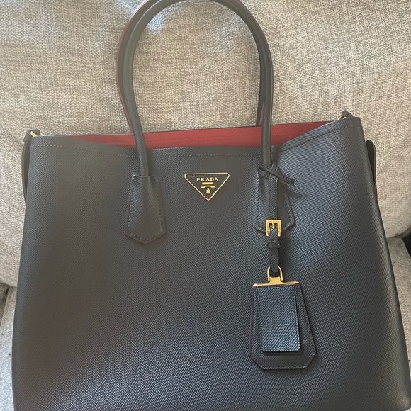 Medium Saffiano Leather Prada - Picture 3 of 15